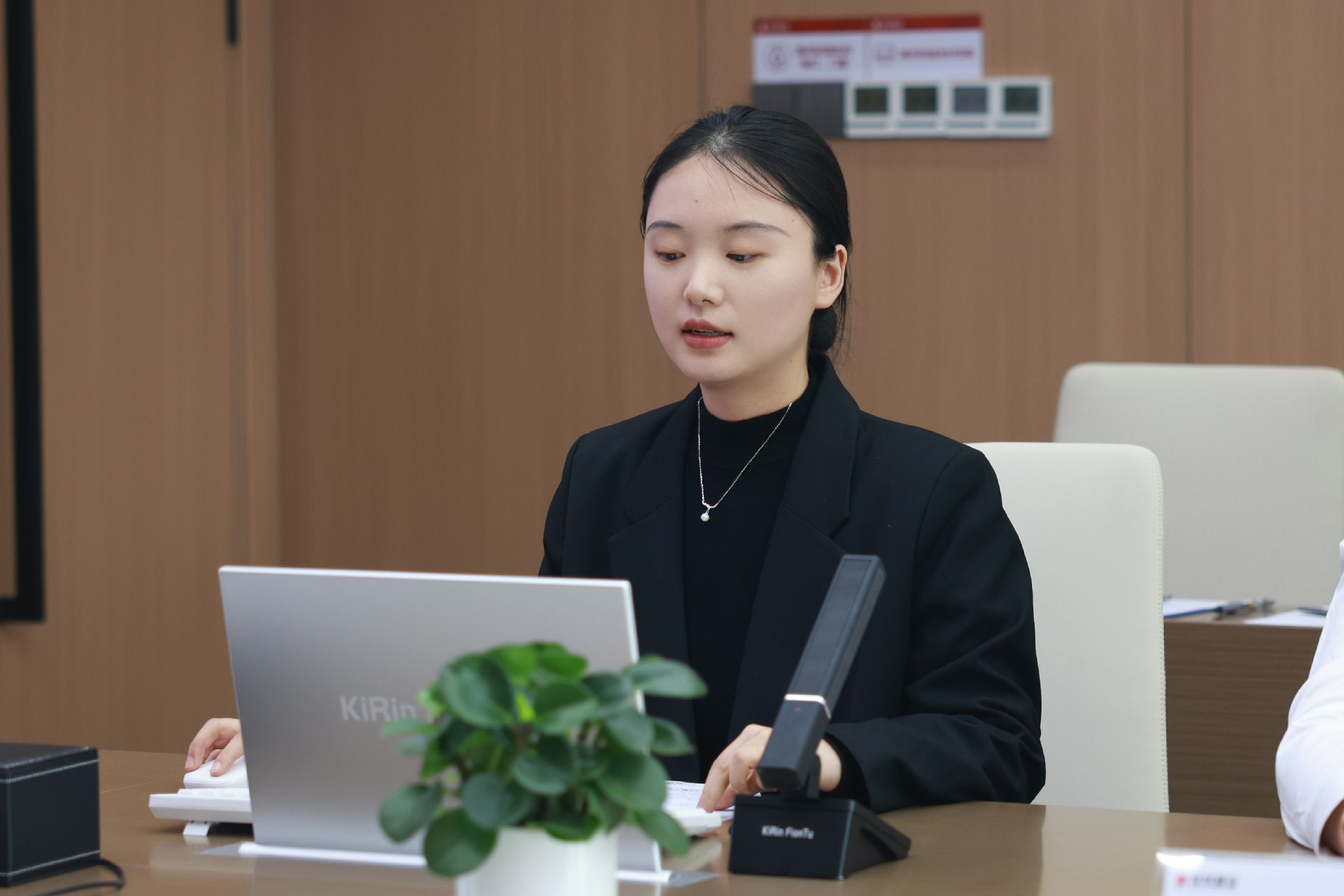 综合办公室见习战略管理岗阎珑媛.jpg 综合办公室见习战略管理岗阎珑媛.jpg